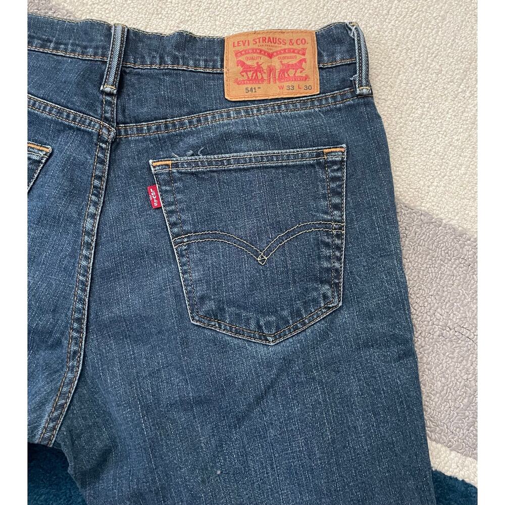 Levi's 541 Men’s Athletic Taper Fit Dark Wash Stretch Blue Jeans 33x30 - Picture 3 of 8